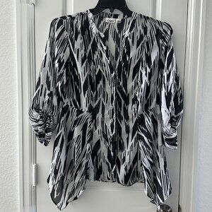 Cato Womens Black & White Abstract Print Sheer Tunic Top With Ruched Sleeves & A